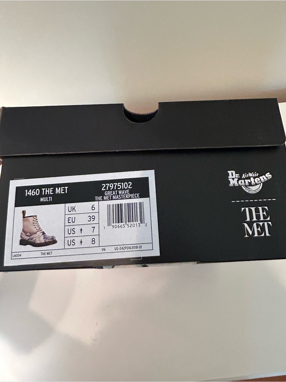 The Met x Dr. Martens: The Great Wave Leather Boots - Picture 6 of 8